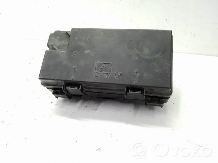 Chrysler Town & Country V Fuse module 68105507AD