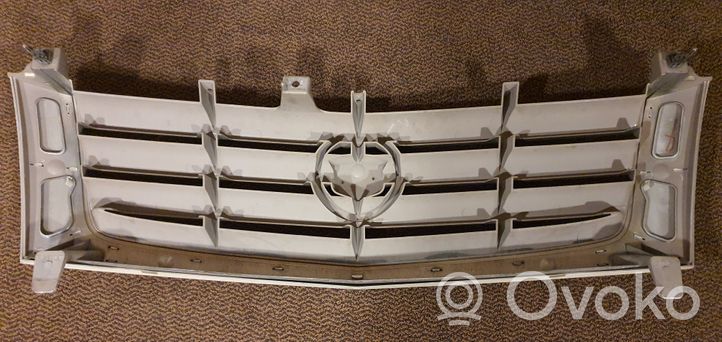 Cadillac Escalade Front bumper upper radiator grill 15070106