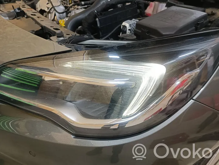 Opel Astra K Lampa przednia 39111145