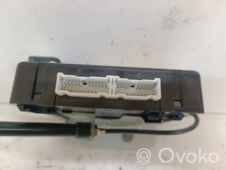 KIA Sportage Oven keskuslukituksen ohjausyksikön moduuli 97R012398