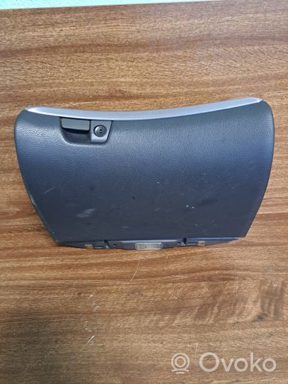 Volvo V70 Glove box 3S1UD