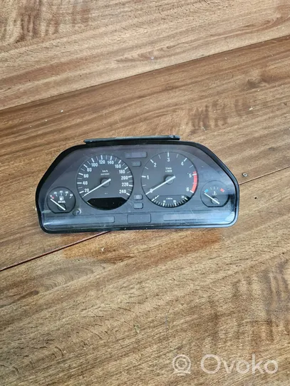 BMW 5 E34 Compteur de vitesse tableau de bord 8359362