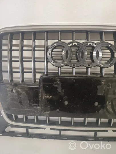 Audi Q5 SQ5 Grotelės viršutinės 8R0853651AB