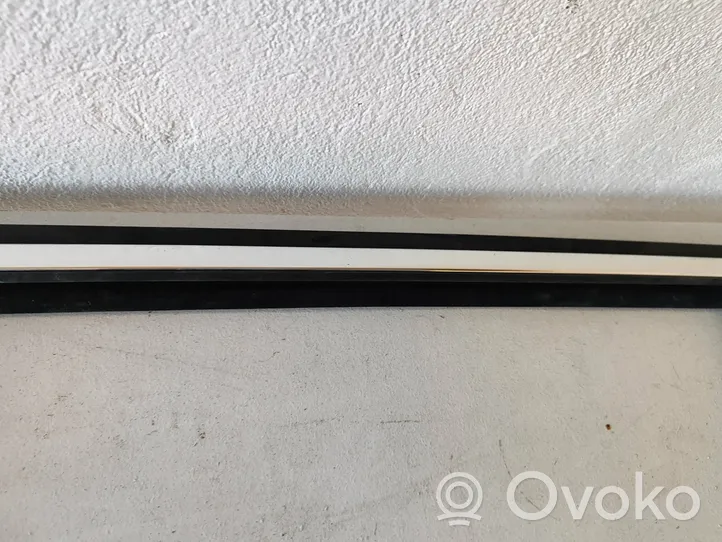 Volvo V60 Galinė sandarinimo guma (prie stiklo) 31253314