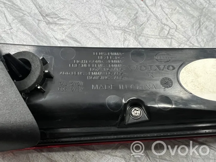 Volvo S60 Lampy tylnej klapy bagażnika 32133725