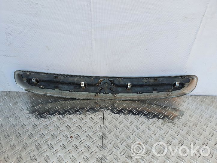 Citroen Xsara Picasso Front bumper upper radiator grill 9631507477