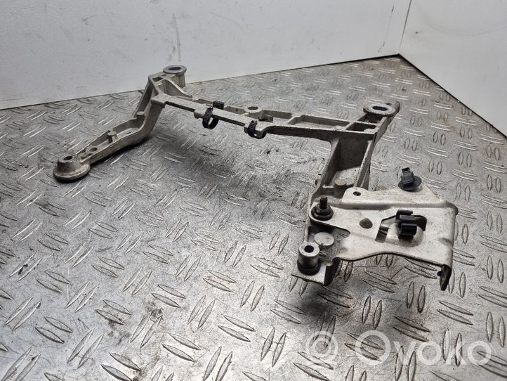 Porsche Cayenne (9PA) Supporto del compressore ad aria dello pneumatico 7L0616879