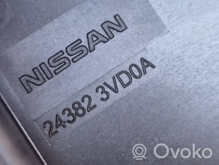 Nissan Note (E12) Pokrywa skrzynki bezpieczników 243823VD0A