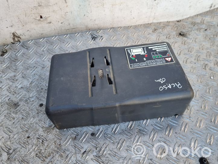 Citroen Xsara Picasso Couvercle de boîtier de batterie 9636499077