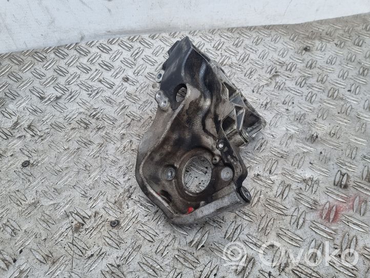 Volvo V40 Mocowanie alternatora 31401103