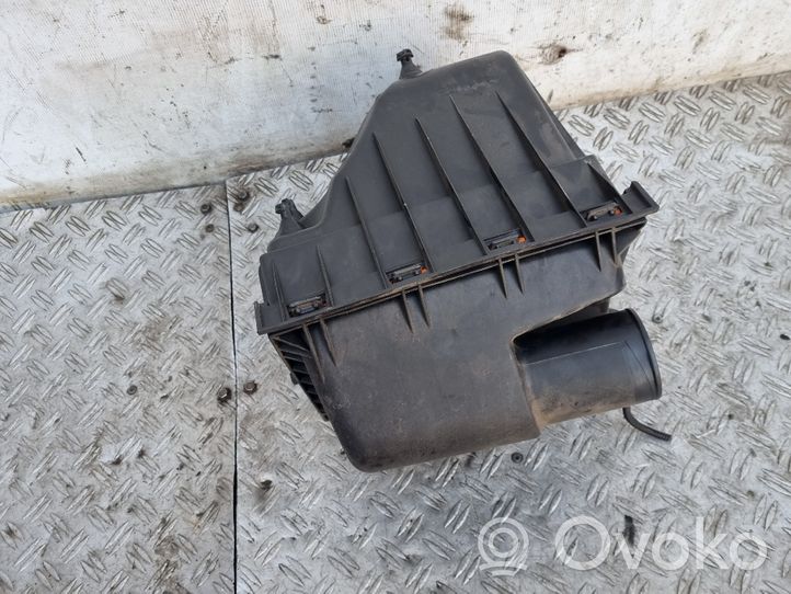 Dodge Nitro Air filter box 