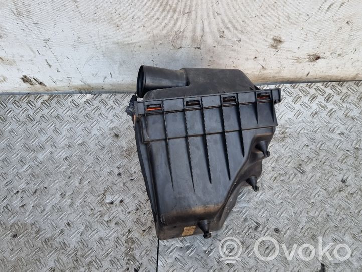 Dodge Nitro Air filter box 