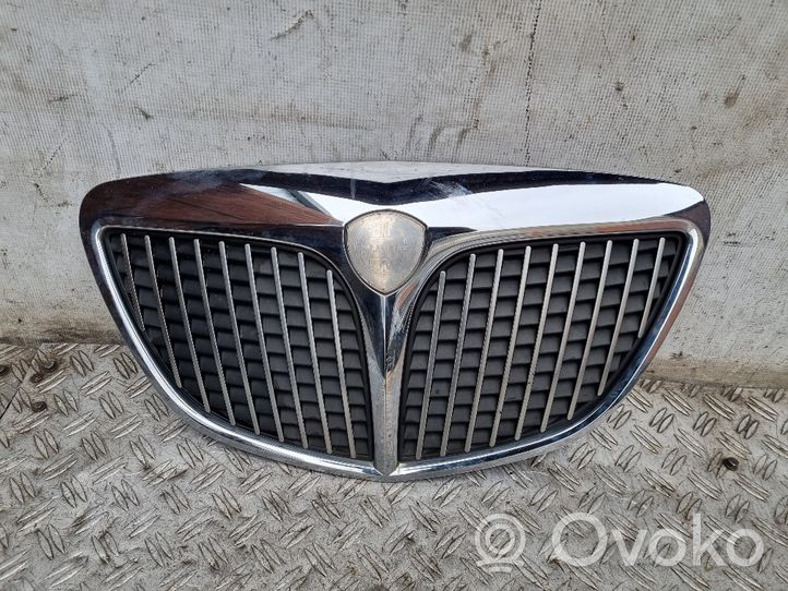 Lancia Ypsilon Grotelės viršutinės 735349457