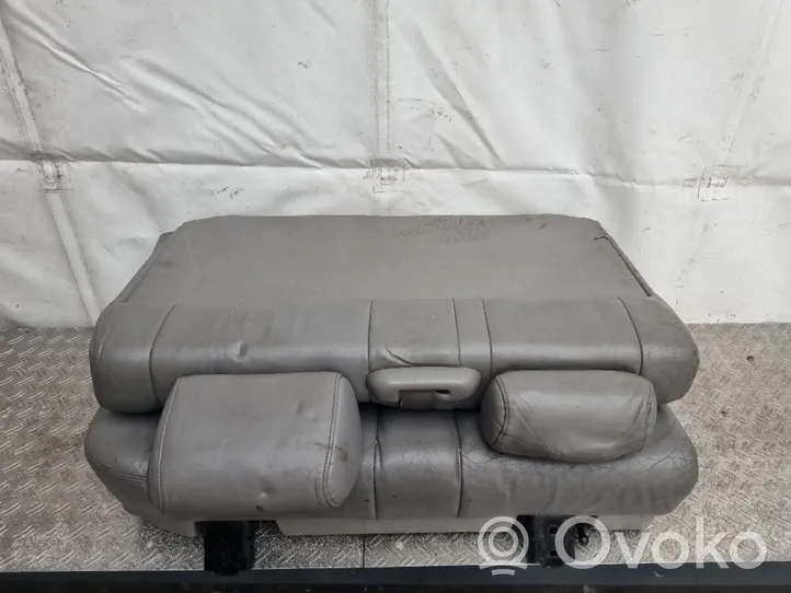 Toyota Land Cruiser (J100) Otrā sēdekļu rinda 