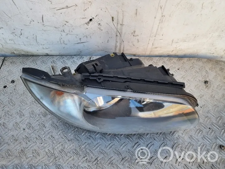 BMW 1 E82 E88 Lampa przednia 7249652