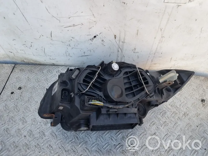 BMW 1 E82 E88 Lampa przednia 7249652