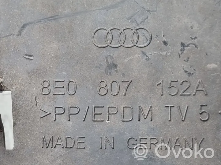 Audi A4 S4 B7 8E 8H Grotelės apatinės (trijų dalių) 8E0807152A