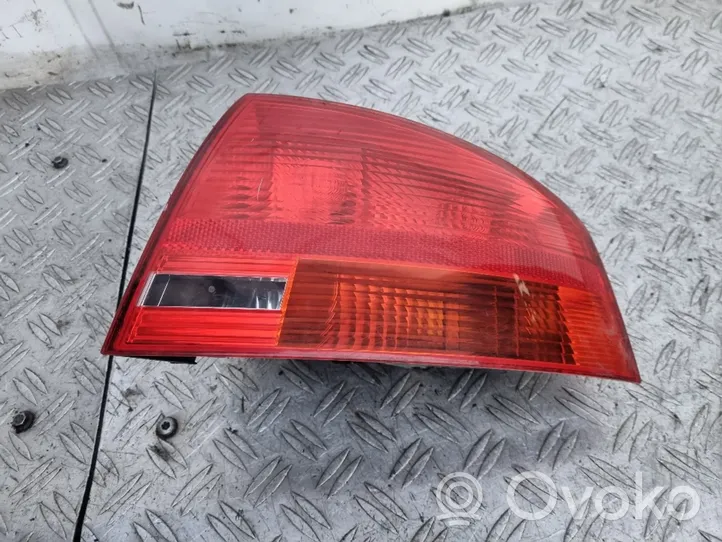 Audi A4 S4 B7 8E 8H Lampa tylna 8E5945096