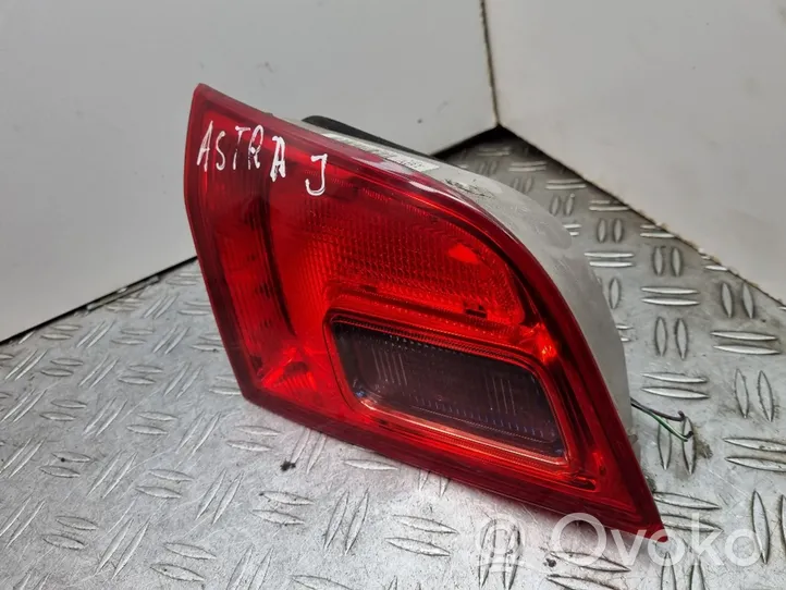 Opel Astra J Luci posteriori del portellone del bagagliaio 13282248