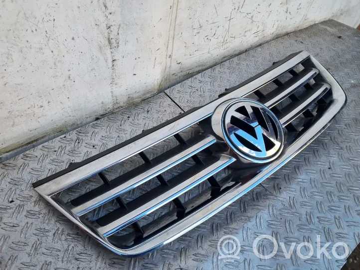 Volkswagen Touareg I Grille calandre supérieure de pare-chocs avant 7L6853651A