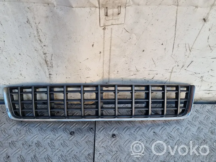 Audi A4 S4 B6 8E 8H Grille inférieure de pare-chocs avant 8H0807647