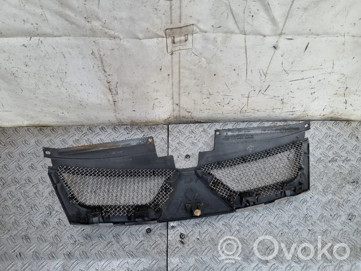 Mitsubishi Outlander Front bumper upper radiator grill 02009923