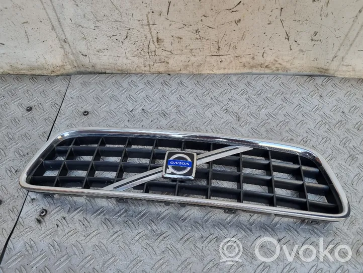 Volvo S60 Front bumper upper radiator grill 08693331