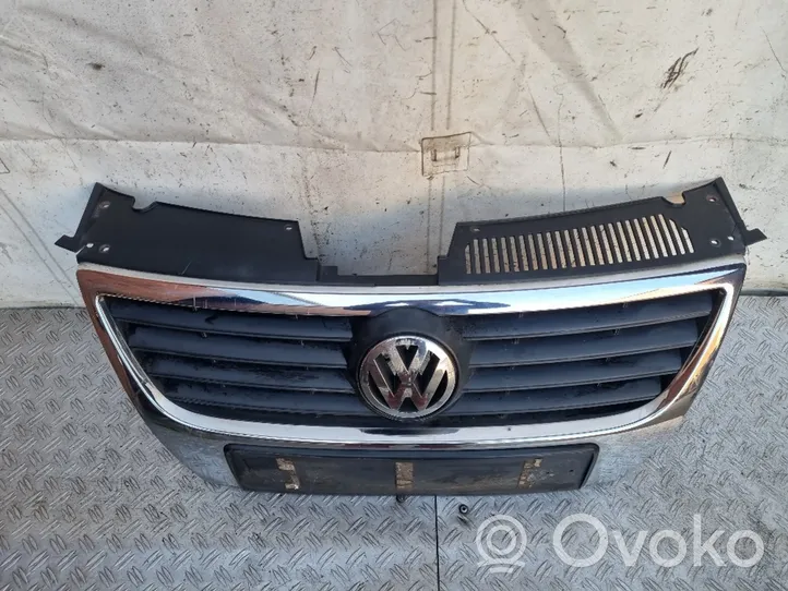 Volkswagen PASSAT B6 Front bumper upper radiator grill 3C0853651B