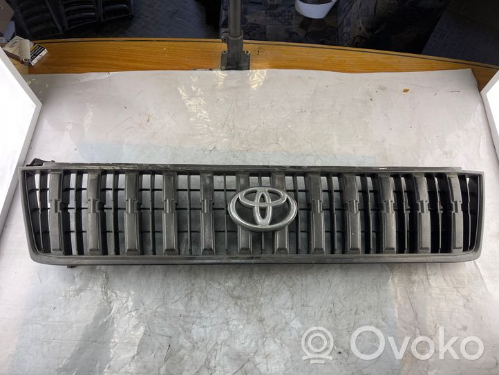 Toyota Land Cruiser (HDJ90) Etupuskurin ylempi jäähdytinsäleikkö 5310060100