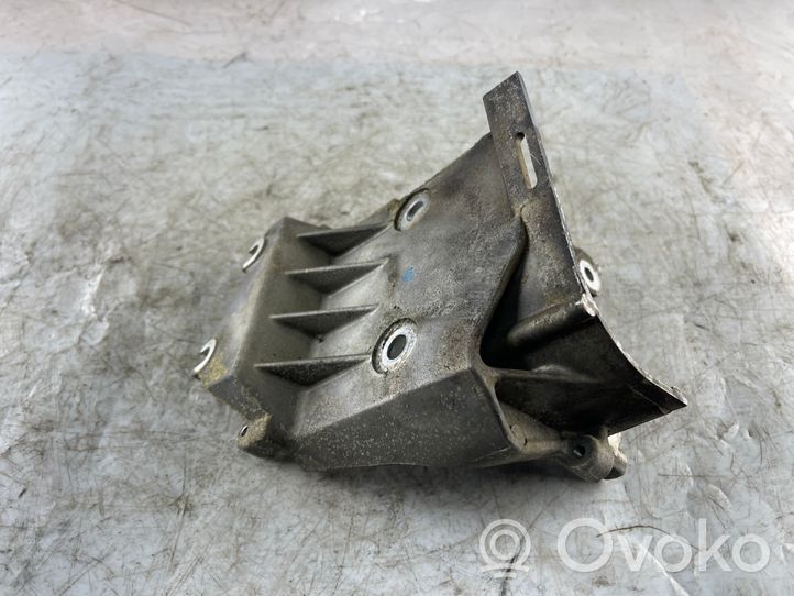 Audi A8 S8 D3 4E Polttoainepumpun kiinnike 057130147R