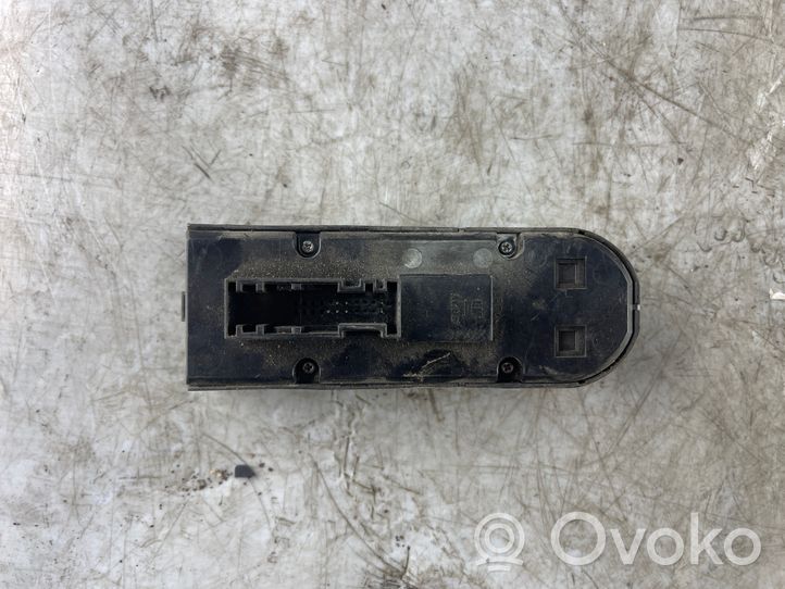 Opel Astra H A set of switches 13228707