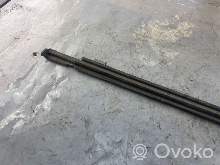 Volkswagen Polo IV 9N3 Rivestimento modanatura del vetro della portiera posteriore 