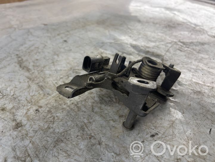 Audi A6 S6 C5 4B Chiusura/serratura vano motore/cofano 8D0823509