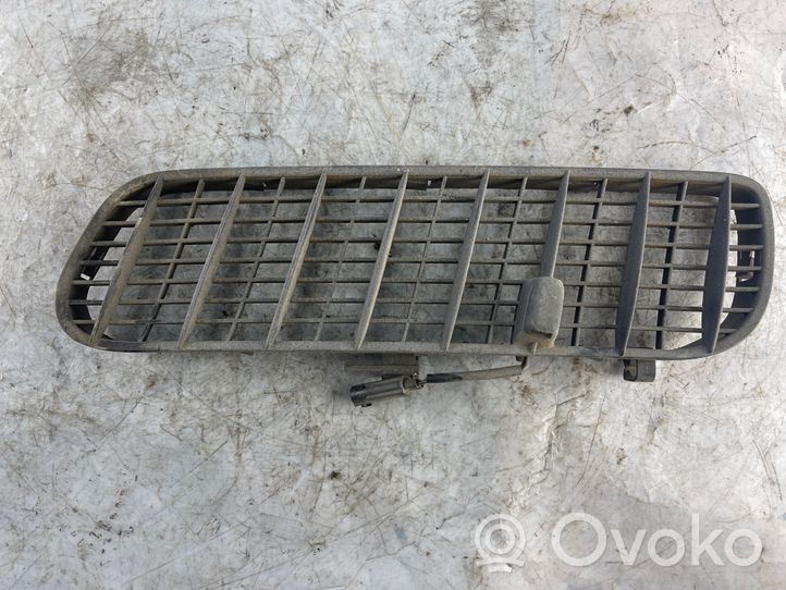 BMW X5 E53 Kratka wlotu powietrza na maskę 51138402669