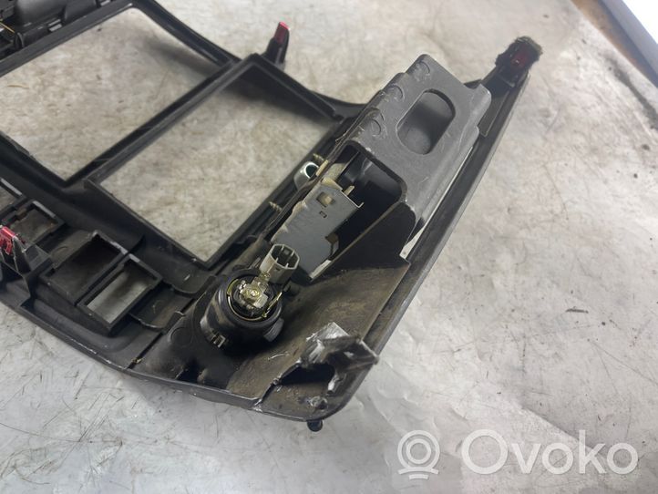 Toyota Land Cruiser (HDJ90) Paneelin lista 5541260120