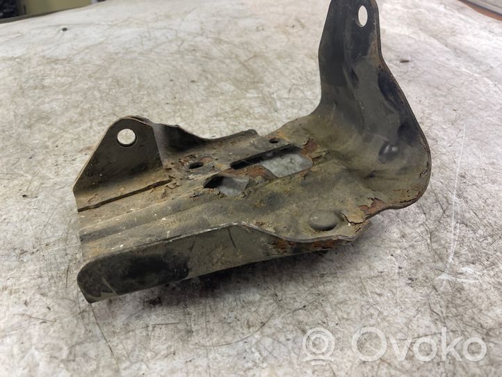 Volvo S60 Staffa di montaggio della cremagliera dello sterzo 30645015