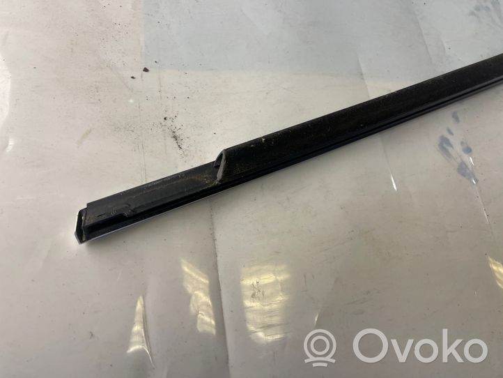 Volvo V40 Rivestimento modanatura del vetro della portiera posteriore 31278605