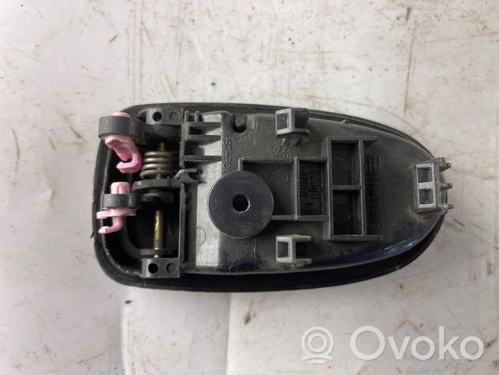 Hyundai Matrix Galinė atidarymo rankenėlė vidinė 8261017010