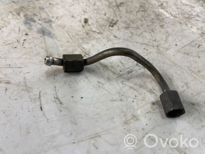 Hyundai Matrix Fuel injector supply line/pipe 