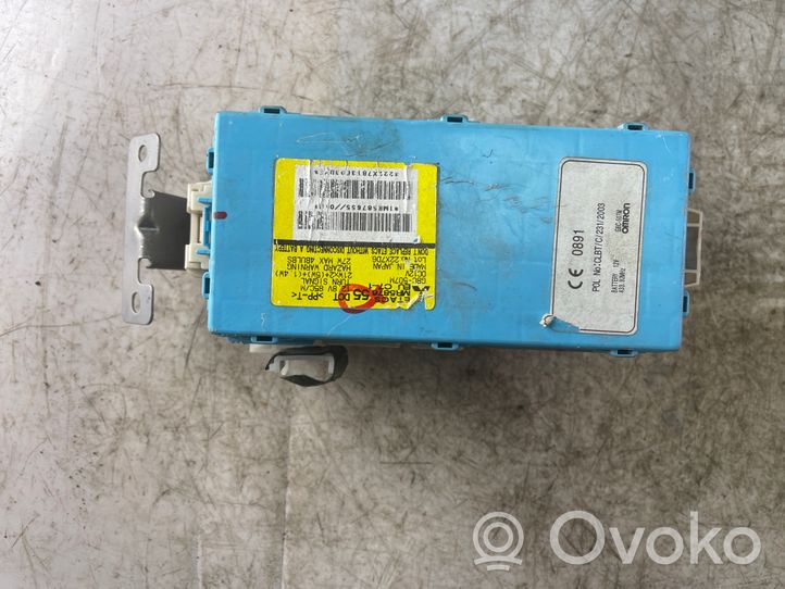 Mitsubishi Grandis Module de fusibles Mr587655