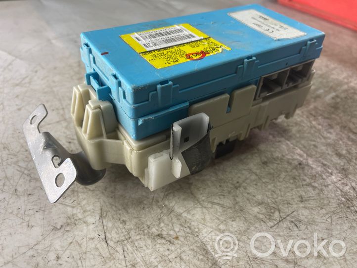 Mitsubishi Grandis Module de fusibles Mr587655