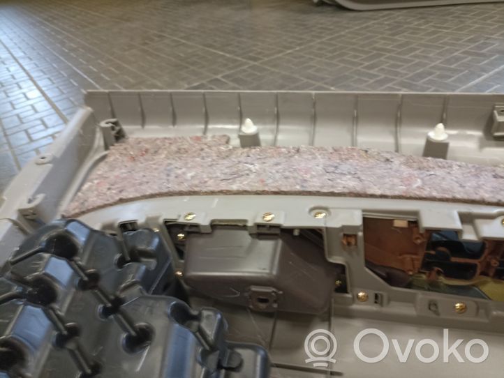 Mitsubishi Grandis Apmušimas priekinių durų (obšifke) MR57608102