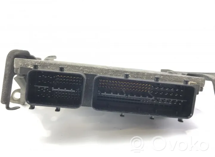 Toyota Avensis T270 Sterownik / Moduł ECU MB2759008050