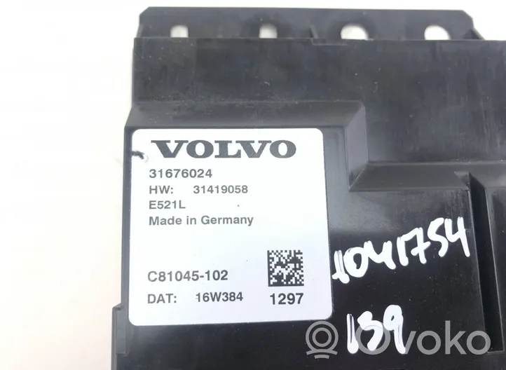 Volvo S90, V90 Unidad de control/módulo del maletero/compartimiento de carga 32200219