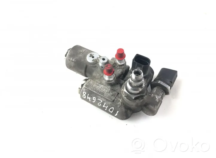 Volkswagen PASSAT B6 Fuel pressure regulator 3C0906011E