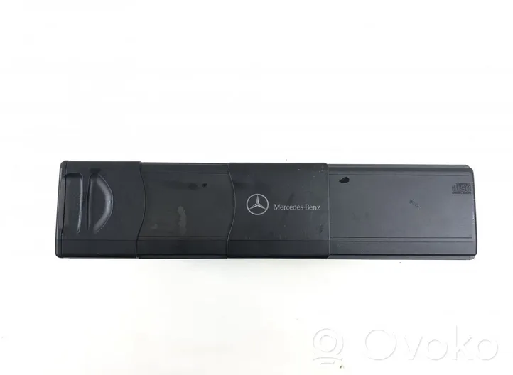 Mercedes-Benz SL R230 CD/DVD-vaihdin A2208274642