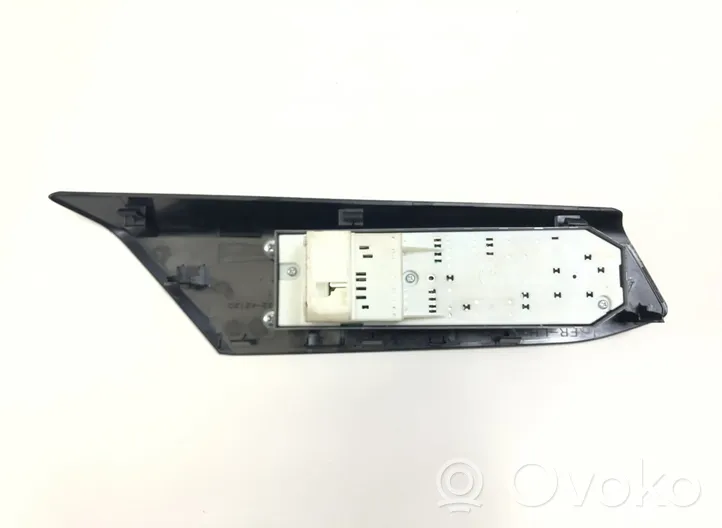 Toyota RAV 4 (XA40) Interruttore di controllo dell’alzacristalli elettrico 8482042210