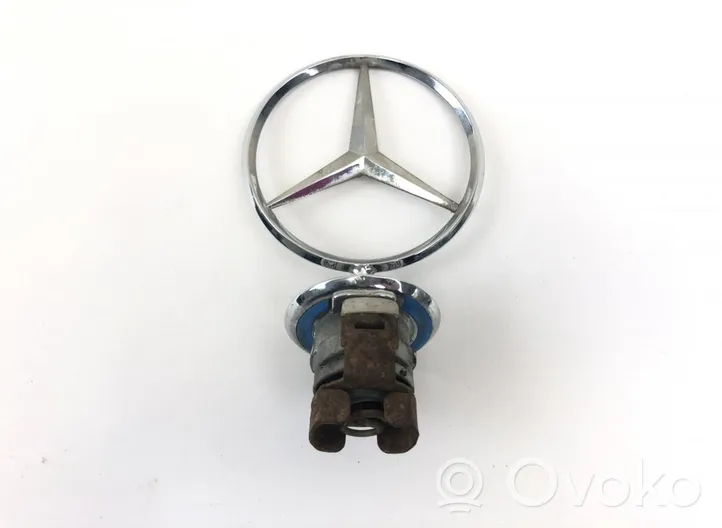 Mercedes-Benz S W220 Valmistajan merkki/logo/tunnus A2028800186