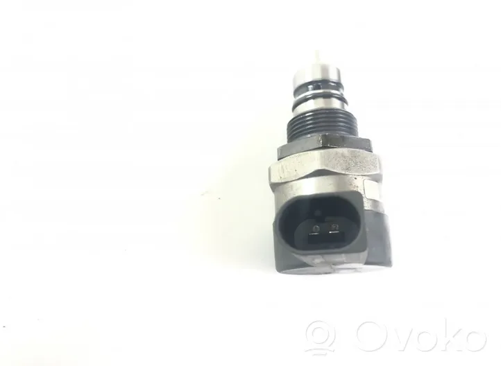 Audi A6 S6 C7 4G Regolatore di pressione del carburante 0281006254