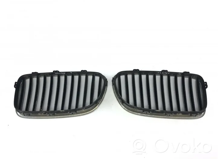 BMW 5 F10 F11 Atrapa chłodnicy / Grill 51137203649